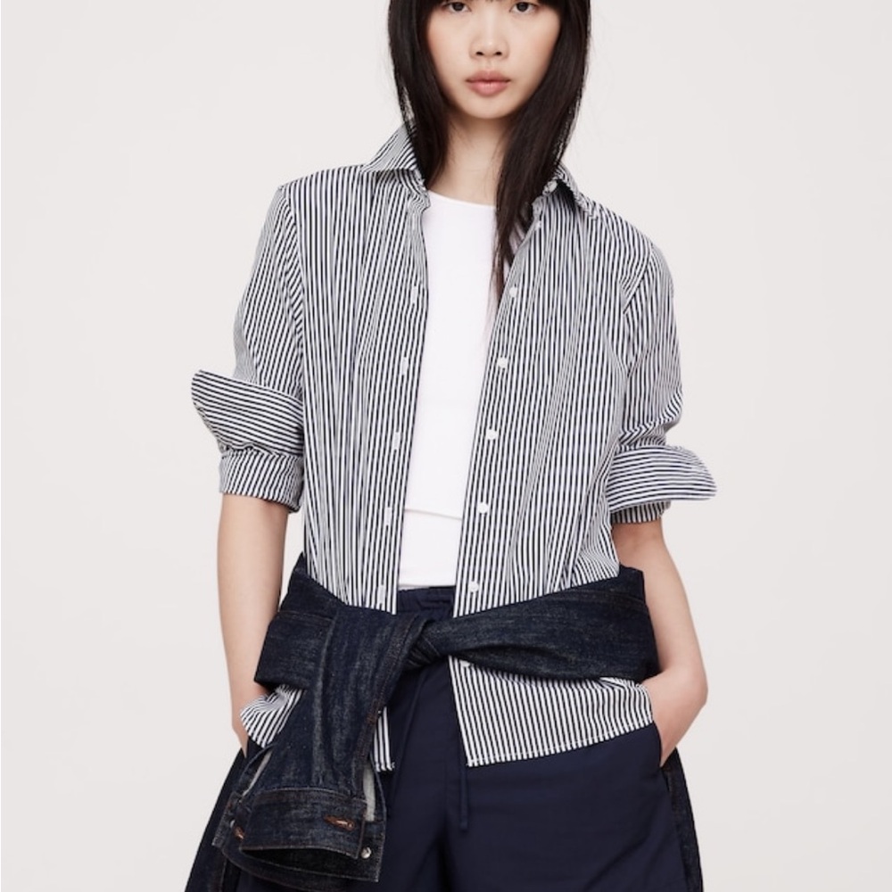 Banana Republic The Everyday Shirt in Navy Blue Stripe